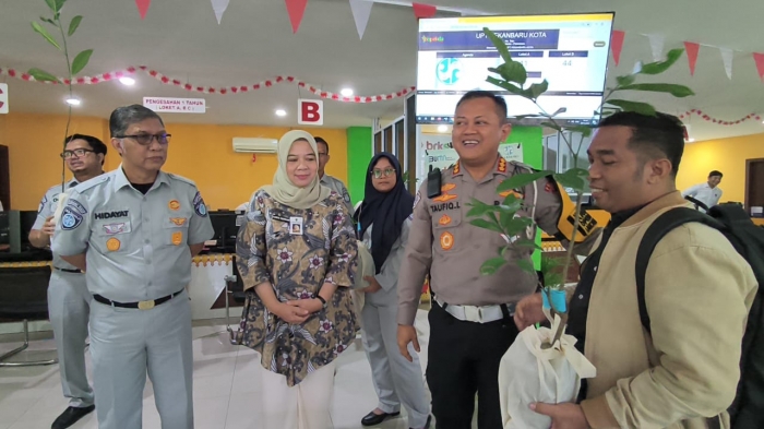 Hari Keempat Operasi Zebra 2025, Samsat Kota Pekanbaru Perkuat Layanan Humanis, Edukasi, dan Green Policing