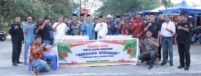 Bersama Bermasa, JMSI dan Forwalis Berbagi Takjil untuk Masyarakat Bengkalis