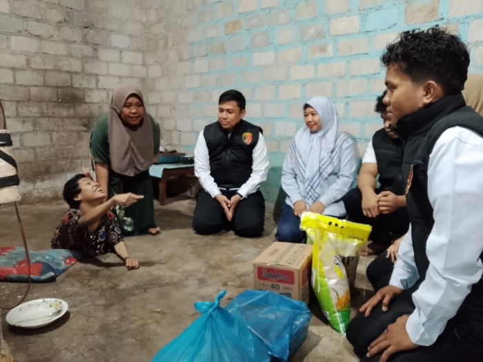 Sentuhan Humanis di Tengah Kerasnya Hidup: Polsek Tapung Hulu Ketuk Pintu Rumah Yatim Piatu Disabilitas