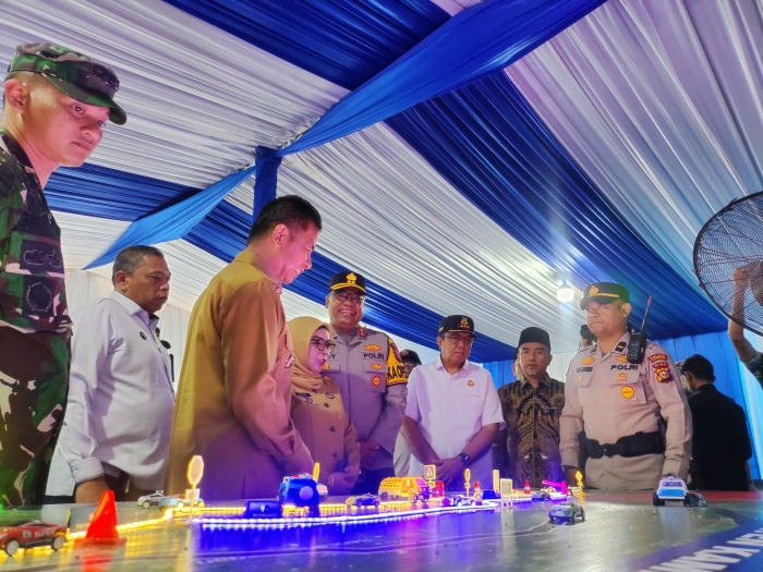 Kapolres Kampar Dampingi Bupati dan Forkopimda Tinjau Pos Terpadu Lebaran, Pastikan Mudik Aman