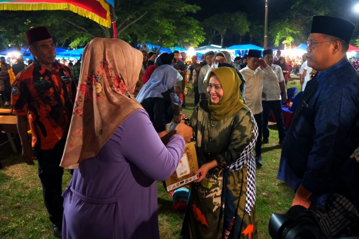 Bazar Ramadhan Bersama Bermasa Bagikan Sembako Kepada Masyarakat Bersama Bupati Bengkalis Kasmarni