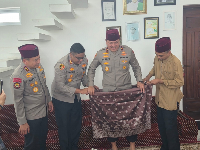 Silaturahmi Berkah, Kapolda Riau Sowan ke Ustadz Abdul Somad, Wakapolda Perkenalkan Diri, Kapolres Kampar Tegaskan Komitmen Kampar Aman!