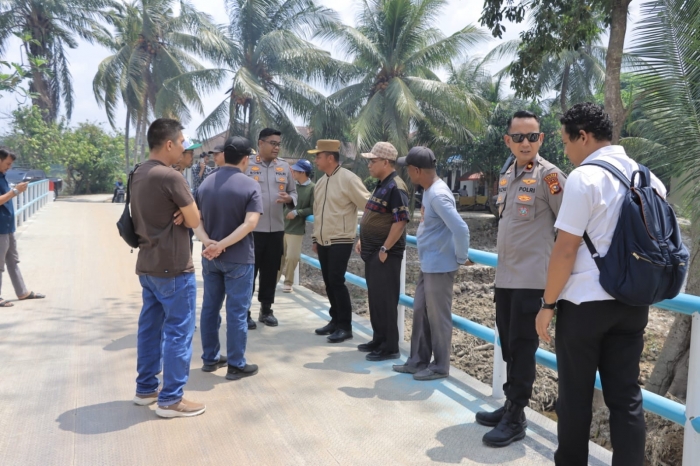 Kapolres Kampar Dampingi Bupati Kampar Cek Kesiapan Jembatan Merah Putih Presisi Menuju Peresmian