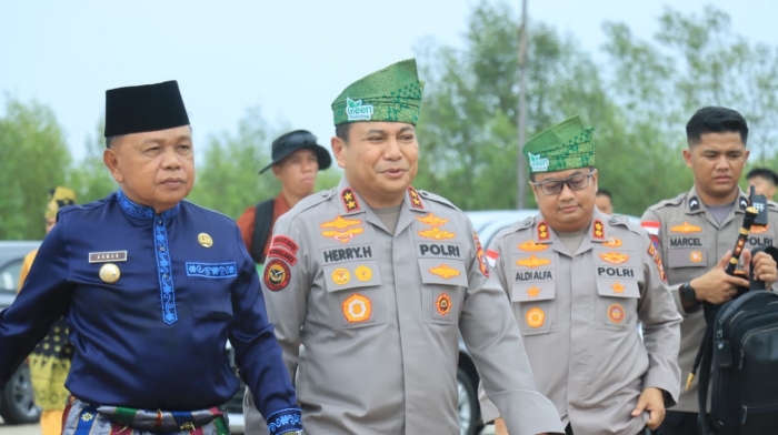 Kapolda Riau Susur Sungai Jelajah Kampung, Ajak Warga Jaga Budaya dan Alam