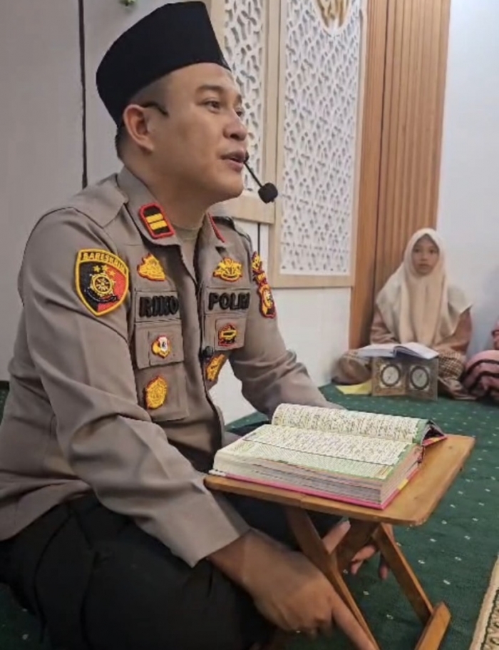 HUMANIS! Polsek Tapung Hulu Gelar Mengaji Rutin Setiap Maghrib, 37 Santri Dididik Guru Tamatan Pesantren