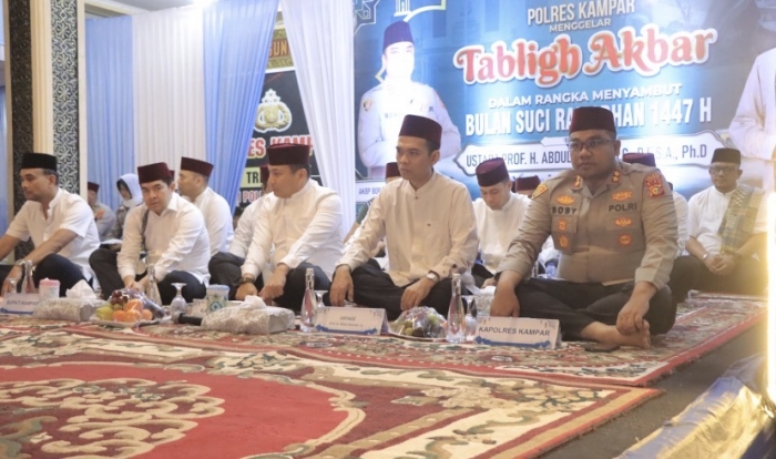 Ribuan Masyarakat Kampar Khusyuk Ikuti Tabligh Akbar Bersama Ustadz Abdul Somad di Polres Kampar!