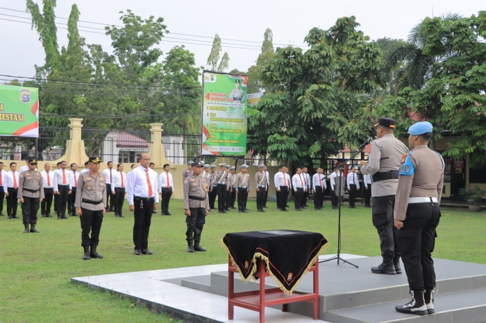37 Anggota Polres Kampar Berprestasi, Berdedikasi Tinggi, Terima Penghargaan dari Kapolres